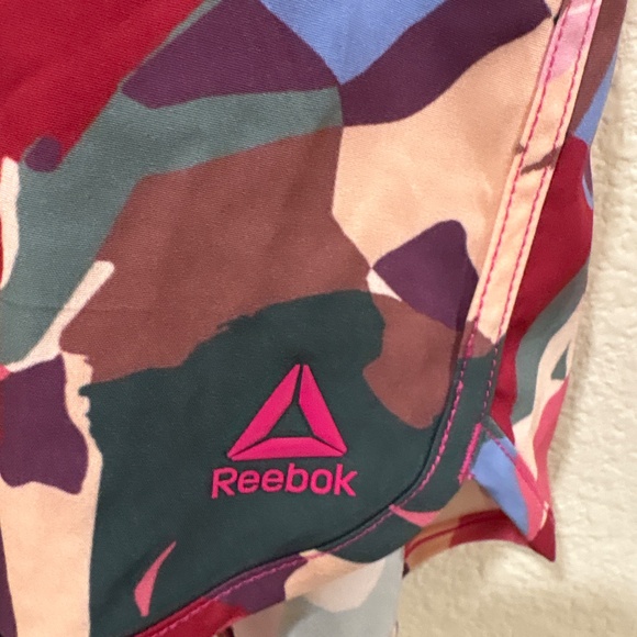 Women’s printed Reebok size xs running shorts - Picture 3 of 4